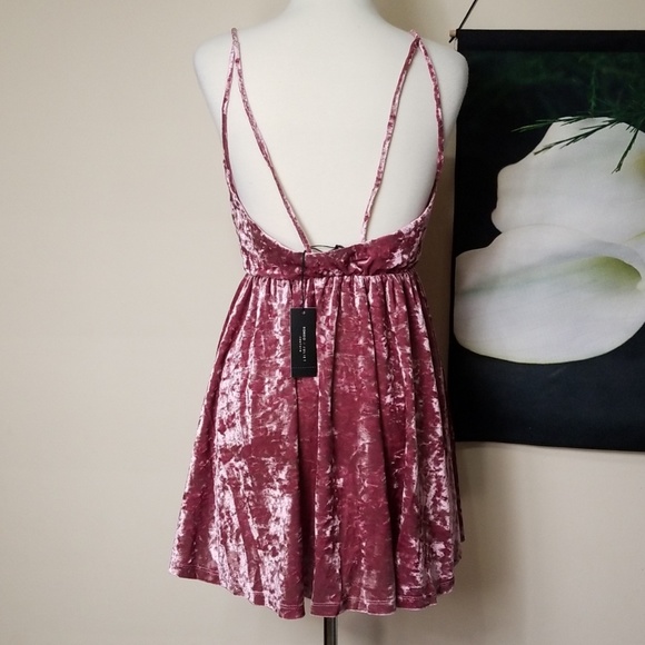 Romeo & Juliet Velvet V Neck Spaghetti Strap Dress - Picture 5 of 7
